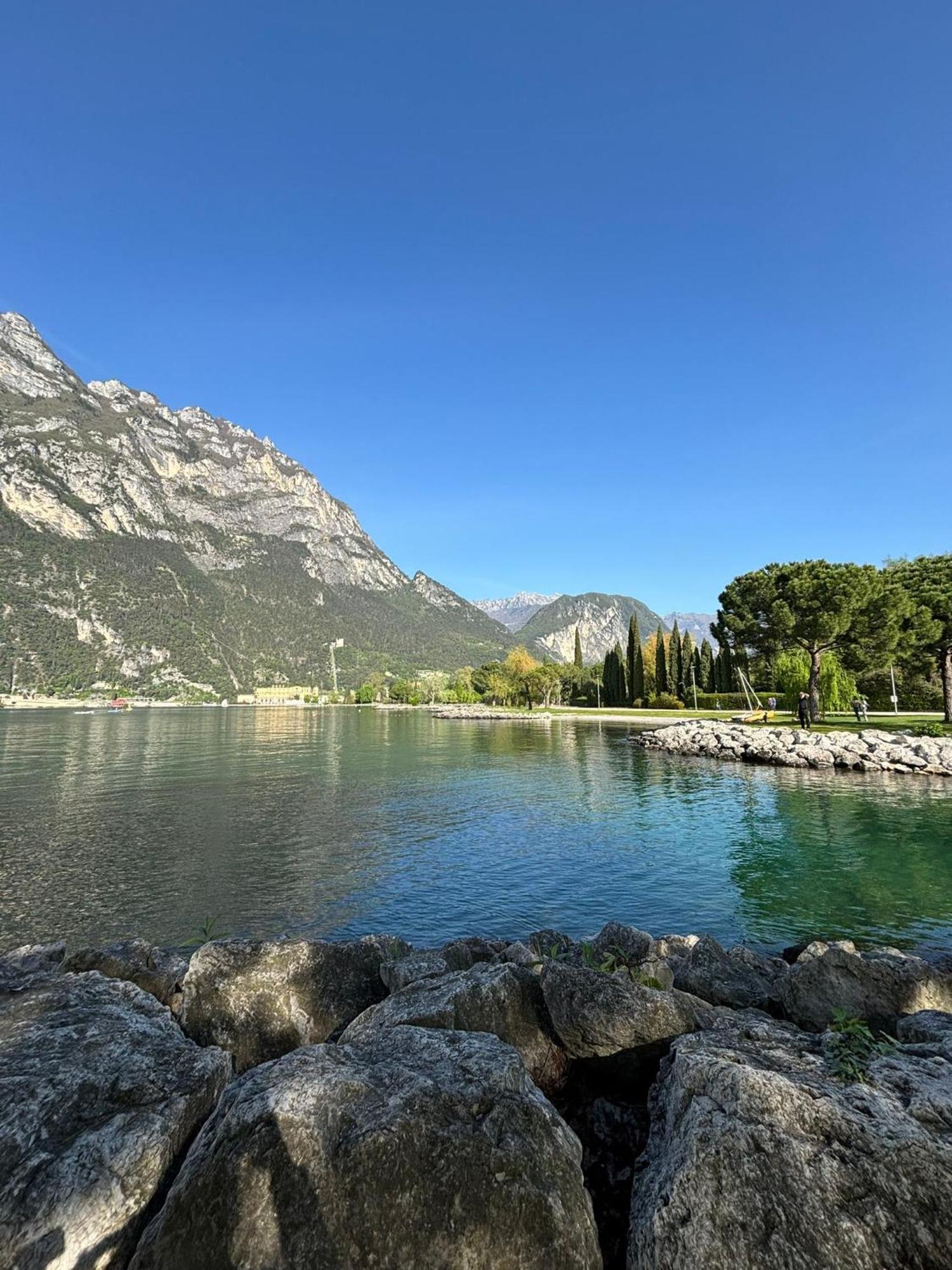 Garden & Pool Perugini Lägenhet Torbole Sul Garda Exteriör bild