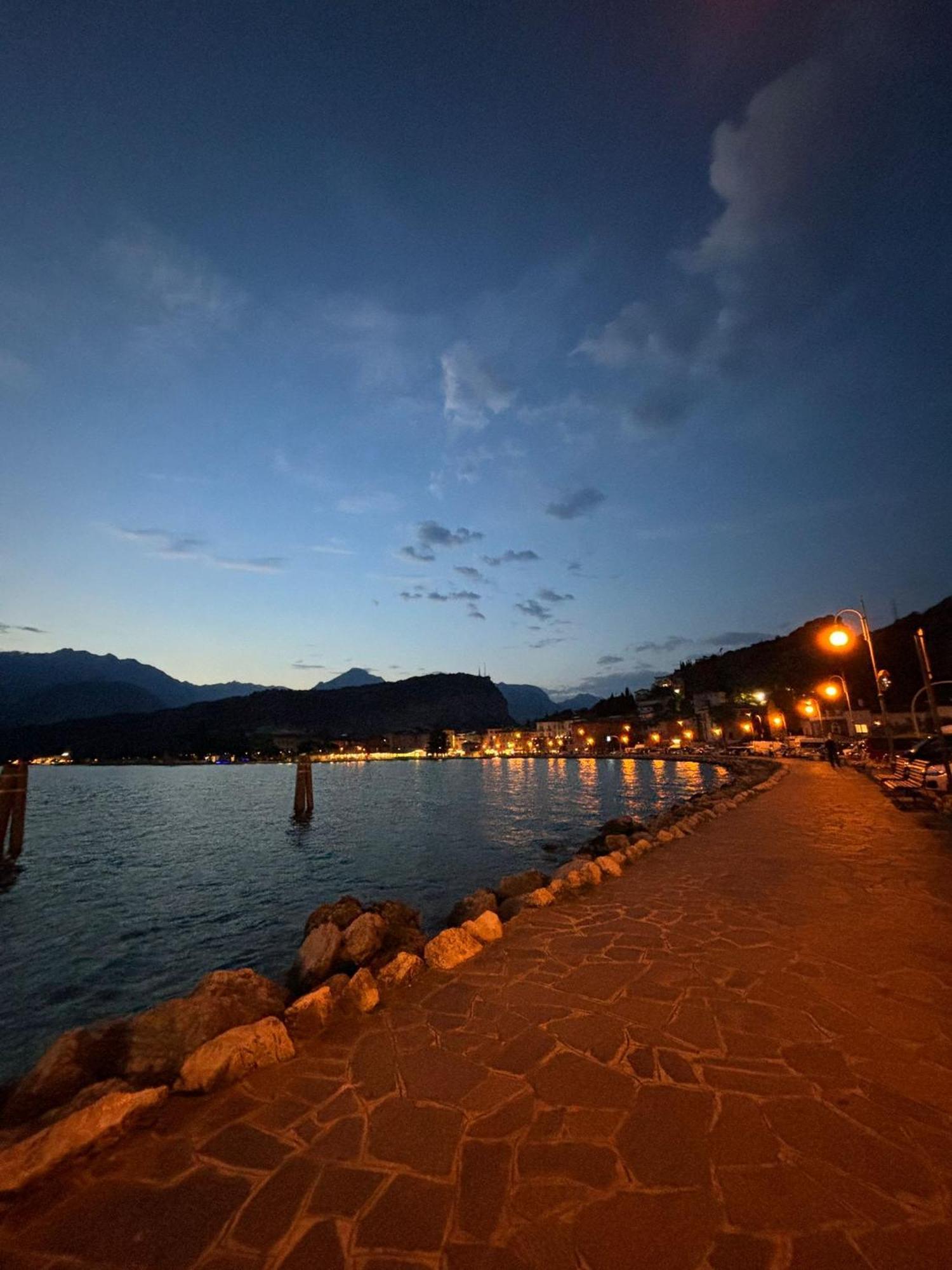Garden & Pool Perugini Lägenhet Torbole Sul Garda Exteriör bild