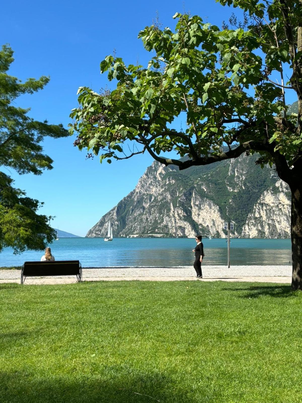 Garden & Pool Perugini Lägenhet Torbole Sul Garda Exteriör bild
